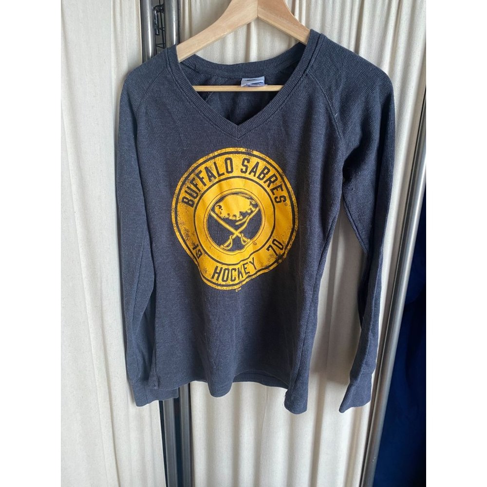 EUC Buffalo Sabres V Neck Women's Long Sleeve Grey Shirt Sz M